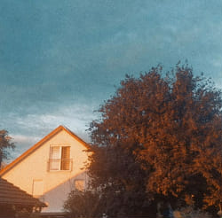 Build your dream house and get an aesthetic scenario or activity to do