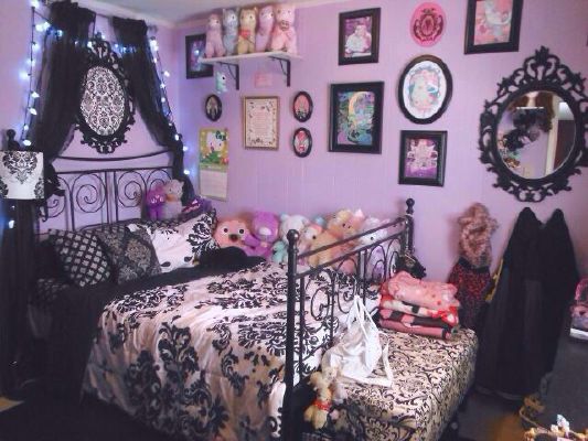 Kawaii vs Emo bedroom design