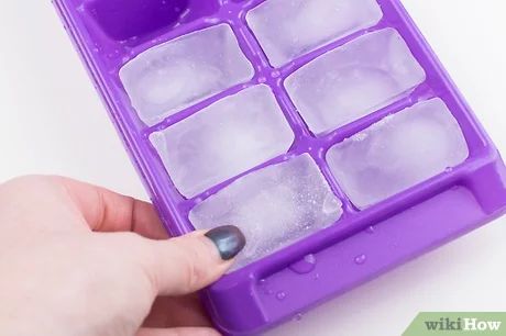 3 Ways to Make Ice Cubes Without a Tray - wikiHow