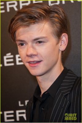 Scared Thomas Brodie Imagine Cute Robbie Kay Thomas Brodie