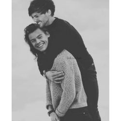 🌟True love started when Green eyes met Blue🌟 Louis and Harry's eyes; a  short thread 💚💙💚💙 #larrystylinson #onedirection #harrystyles…