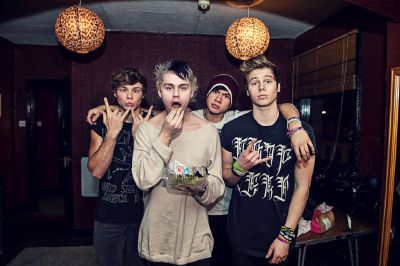 Security Guard 5sos 5SOS Role play quiz,