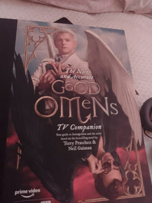 I want to see those eyes (good omens)