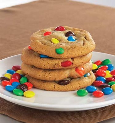 M&M Cookie >.