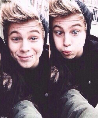 Dating 5sos præference