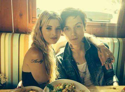 andy biersack short hair blonde