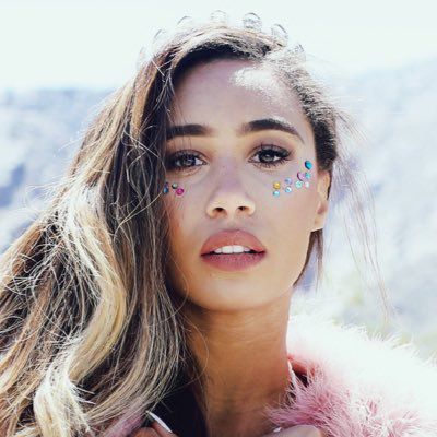 who is adriana lima dating