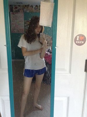 Teen girl mirror selfies