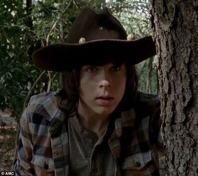 Chapter 19: Hold On | Carl Grimes X Reader - More Than Friends