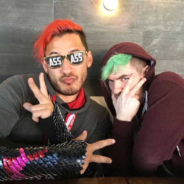 Youtube love (jacksepticeye x reader x markiplier)