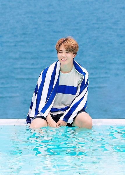 Plan a pool party and I’ll give you a male Kpop idol to date - Quiz