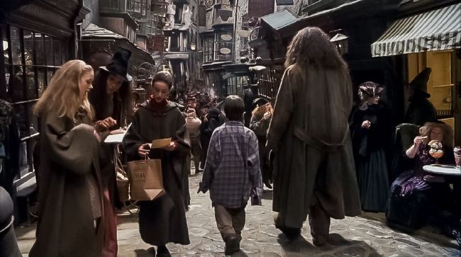 ファッションなデザイン 特別価格ハリーポッターsecretボックスharry And Hagrid At Gringotts好評販売中 Materialworldblog Com