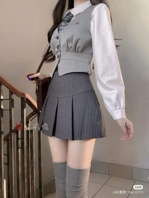 𝚆𝚑𝚘 𝚒𝚜 𝚜𝚎𝚌𝚛𝚎𝚝𝚕𝚢 𝚌𝚛𝚞𝚜𝚑𝚒𝚗𝚐 𝚘𝚗 𝚞 - Quiz | Quotev