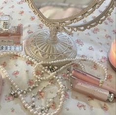 Do You Fit The Coquette Girl Aesthetic? - Quiz Quotev