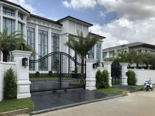 Build a house and find out your kpop family - Quiz | Quotev