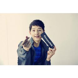 Descendants of the Sun Photo Score Book Song Joong ki Song Hye kyo Drama  Kpop + 1 Free Gift Random Giraffe Bookmark: 9788932635965: Books 