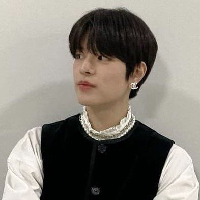 𝙠𝙥𝙤𝙥 𝙘𝙝𝙧𝙞𝙨𝙩𝙢𝙖𝙨 𝙙𝙖𝙩𝙞𝙣𝙜 𝙙𝙤𝙤𝙧𝙨 - Survey | Quotev