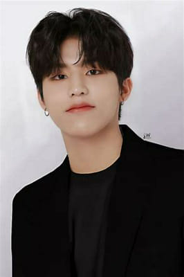 Create ur own kpop boy band > .