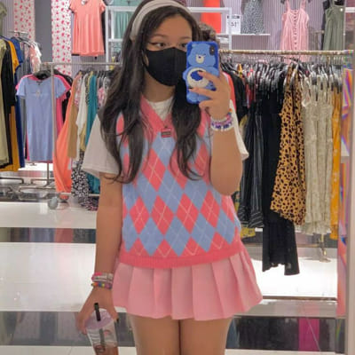 She Ate the Rulebooks After One Use of This Daring Black Hair Dye Routine