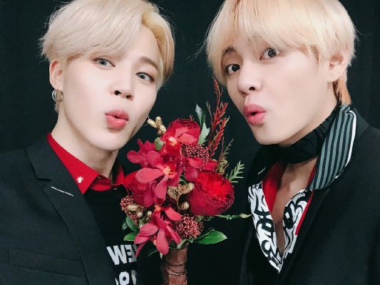 BTS' V posts a VMIN selfie after nearly two years, leaves the