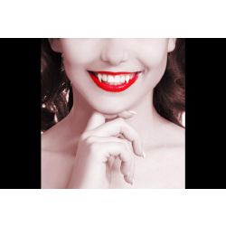 Vampire fang. Улыбка с клыками у девушек. Девушки с клыками натуральными.