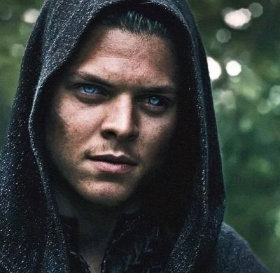 Vikings: Why Ivar The Boneless's Blue Eyes Mean Danger